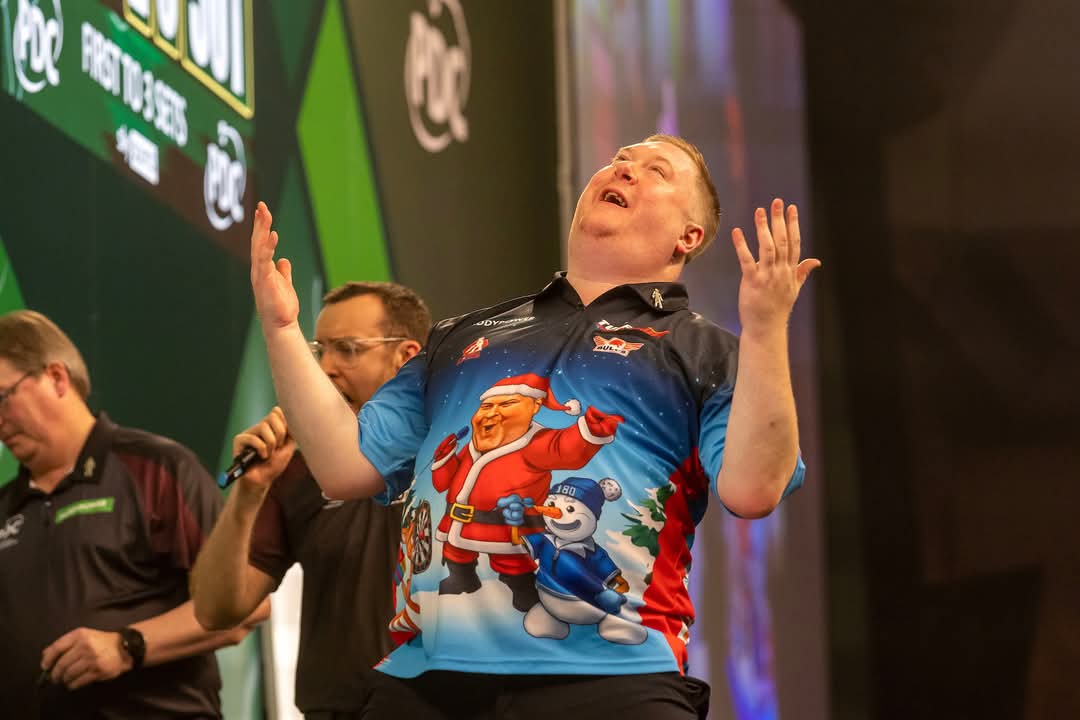 'Rapid' Ricky Evans🎯 (@goodevans180) on Twitter photo 🎄⛄🎯I cannot wait to get back on the Ally Pally stage tonight!
The perfect Christmas present will be me into round three, and I'm fully focused on making that happen.
Might be a festive-style walk on too tonight, you never know😂
<a href="/BullsDartsNL/">Bull's Darts NL</a>
<a href="/totalhire/">Total Hire and Sales</a>
<a href="/TuffStuff_UK/">TUFFSTUFF WORKWEAR</a> 🎄⛄🎯I cannot wait to get back on the Ally Pally stage tonight!
The perfect Christmas present will be me into round three, and I'm fully focused on making that happen.
Might be a festive-style walk on too tonight, you never know😂
<a href="/BullsDartsNL/">Bull's Darts NL</a>
<a href="/totalhire/">Total Hire and Sales</a>
<a href="/TuffStuff_UK/">TUFFSTUFF WORKWEAR</a>