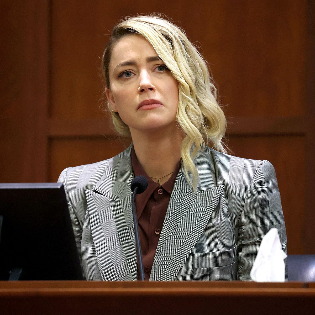 Comparing these two women is utter madness. Blake Lively provided real evidence in her lawsuit, whereas Amber Heard altered pictures, sent stories to TMZ, and physically abused Johnny Depp. (1/?)
