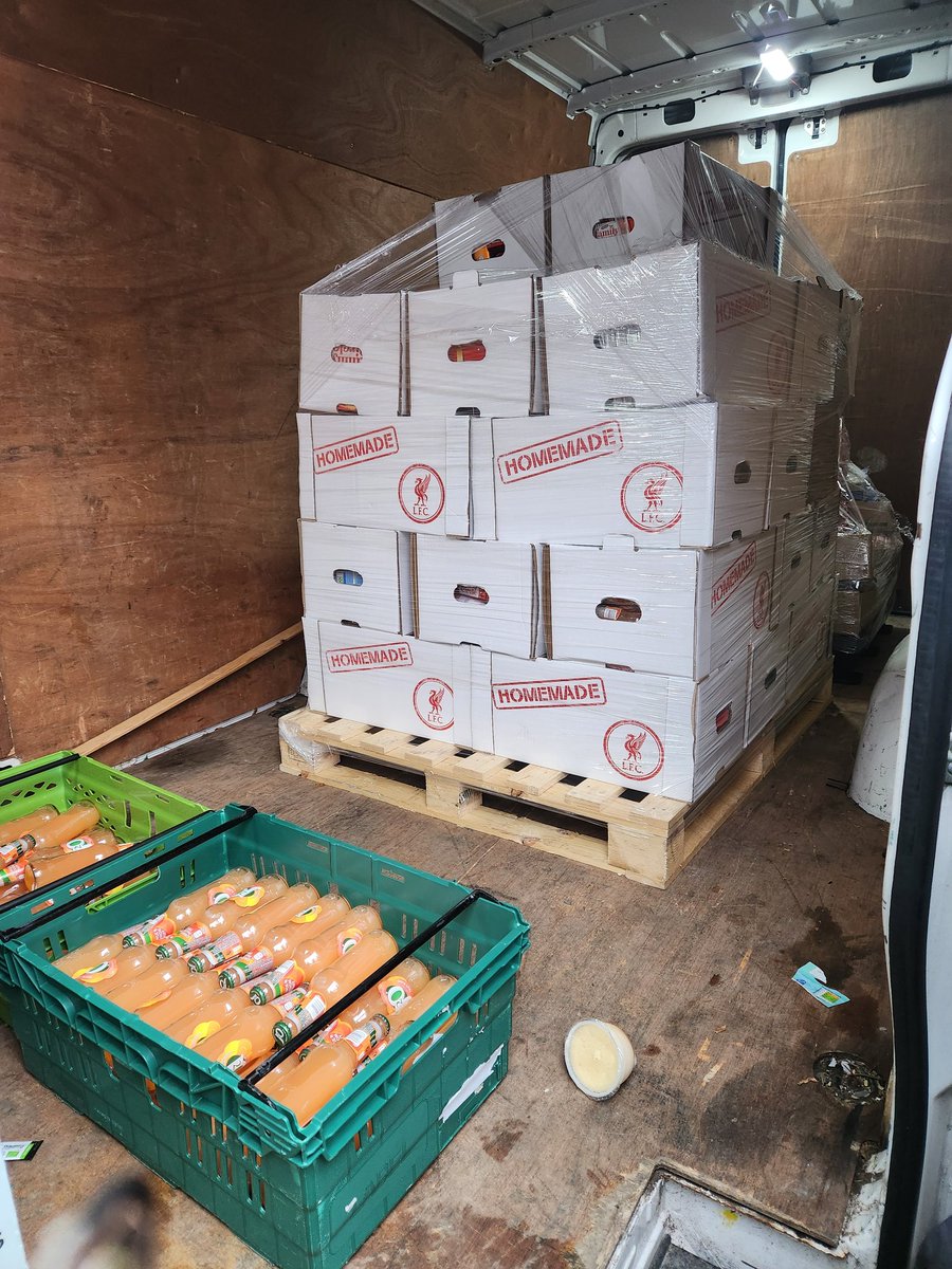 FANS SUPPORTING FOODBANKS #RightToFood tweet media