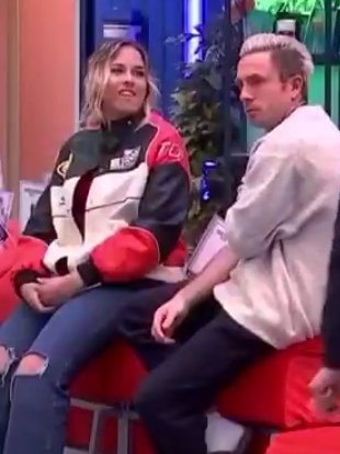 GHVIPLauraBozzo's tweet image. Si es qe si en la final no llega a discutir Oscar con Juan ni nos hubiéramos dado cuenta de qe era finalista. A ver si ya de una vez dice a qé asociación va a donar parte del premio
#GHNavidad
#GH22D 
Así estaba cuando no discutía con Oscar 👇 y esa sería la final nos habría dado