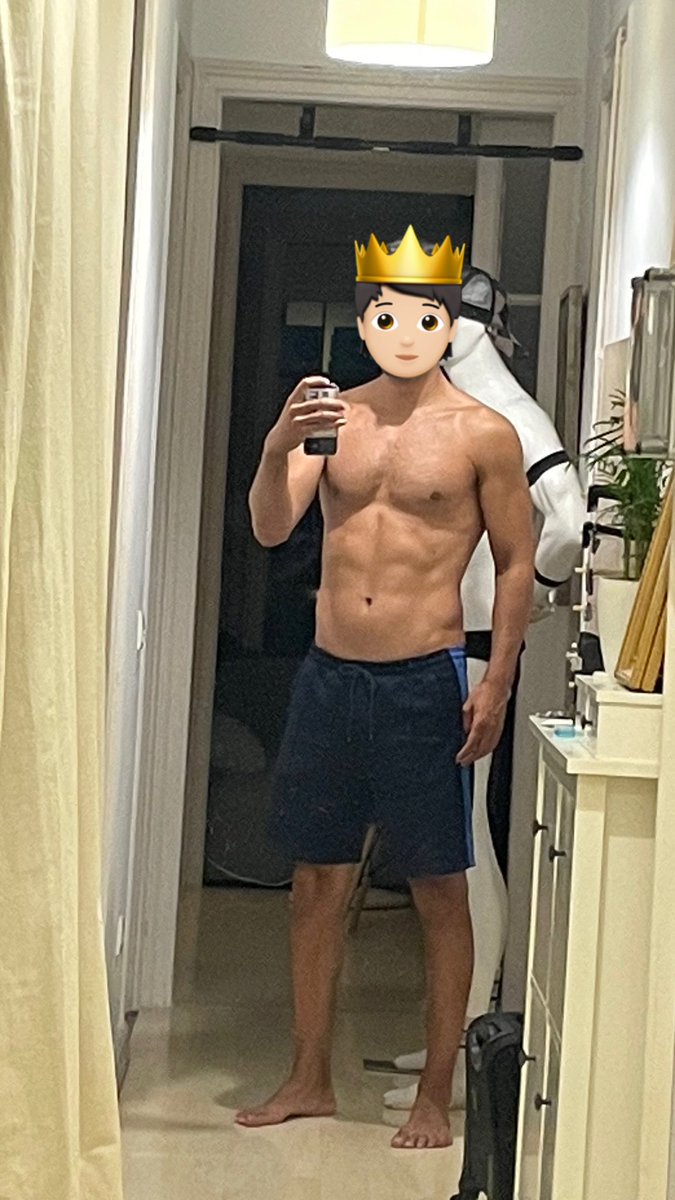 47footposer's tweet photo. Hello guys! This is me! I’m new here, be good to me! https://t.co/pNQrBcmhhG