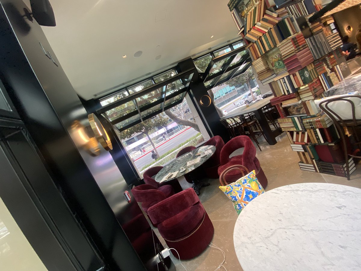 After three years of hard work, Lucian Tudor has opened Sette Cento Ristorante in the former Cafe Pinot building next to the Central Library in DTLA, and I got to be his first customer! Today and tomorrow are “friends and family” service. This beautiful restaurant opens to the