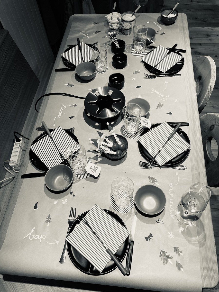 segliota's tweet photo. Wenn ich müde von der Arbeit nach Hause komme; die Tochter schon alles für das Weihnachtsessen vorbereitet hat♥️ #SovielLiebe #Familie #Christmas https://t.co/pe0FTLvBhq