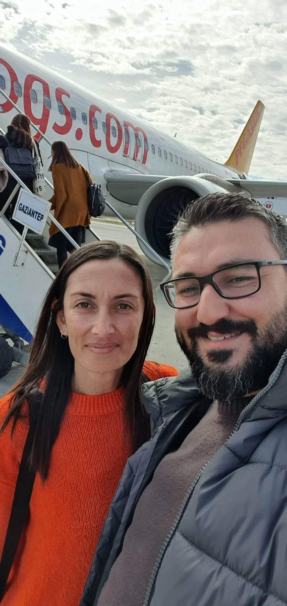 Umutluyum ben Adalete guveniyorum...
#cocuklaricinadalet 
Son fotolariydi...Havva ve Evrenin
Herseyden habersiz umutlu gulerek gittiydiler...