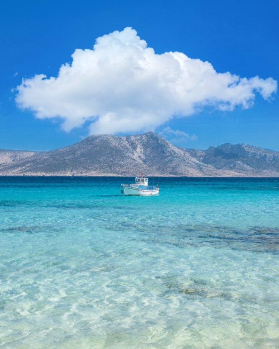 VisitGreecegr's tweet photo. It's never too soon to start thinking about New Year's Resolutions! #Greece deserves a spot on your 2025 bucket list! Book your next adventure now! 

*memorable moments from our 2024 top engagement posts: #Athens, #Amorgos, #Koufonisia, #Veria*

#visitgreece https://t.co/RitMK8ZKqS