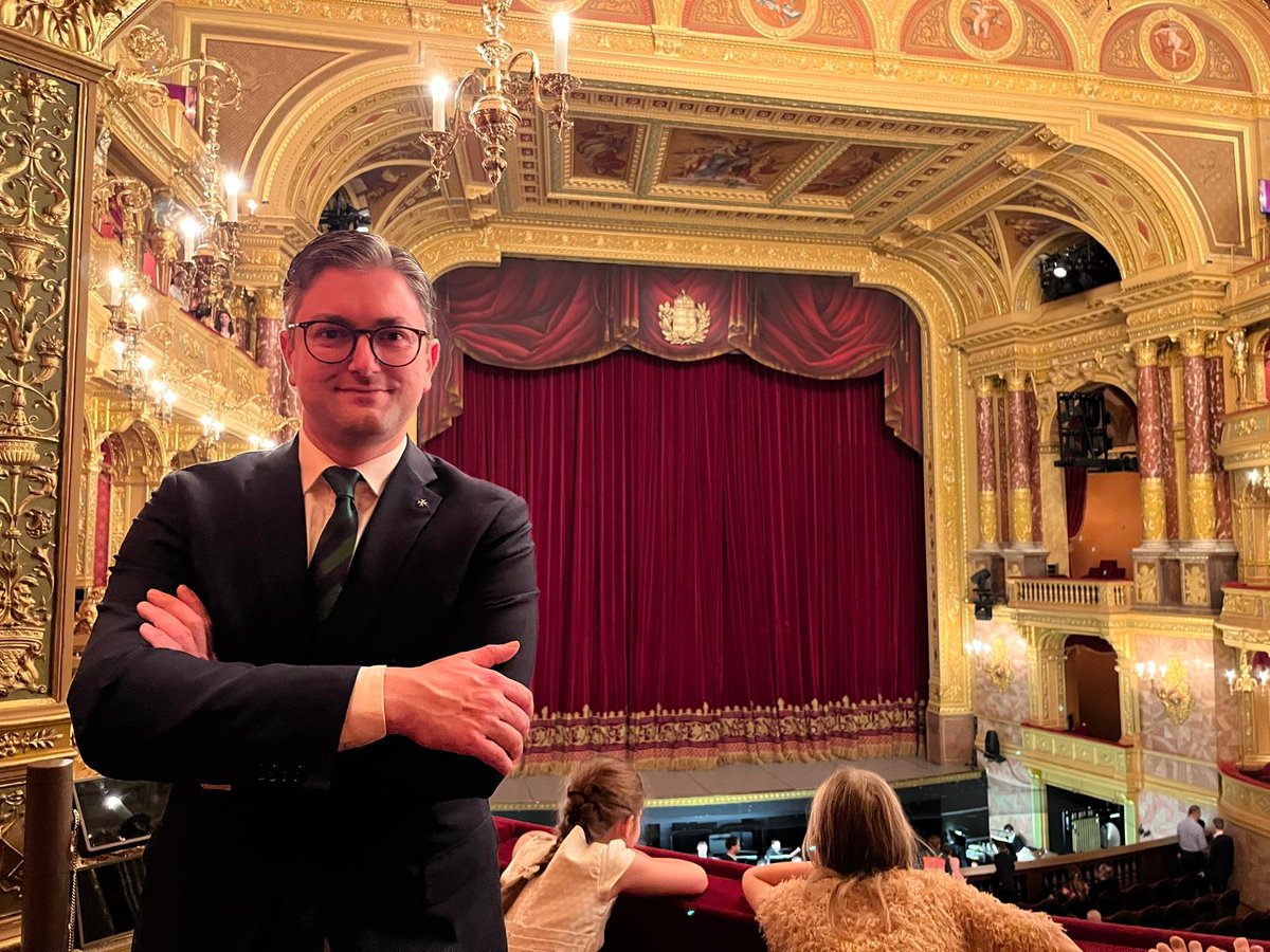 LANDECK_D's tweet image. 🎄 #Christmas time is 💂🏻‍♂️ #Nutcracker time. 😊 #NationalOpera #Budapest 🇭🇺 #Hungary #MagyarNemzetiBalett #NemzetiOpera #diótörő @OperaBudapest #Opera