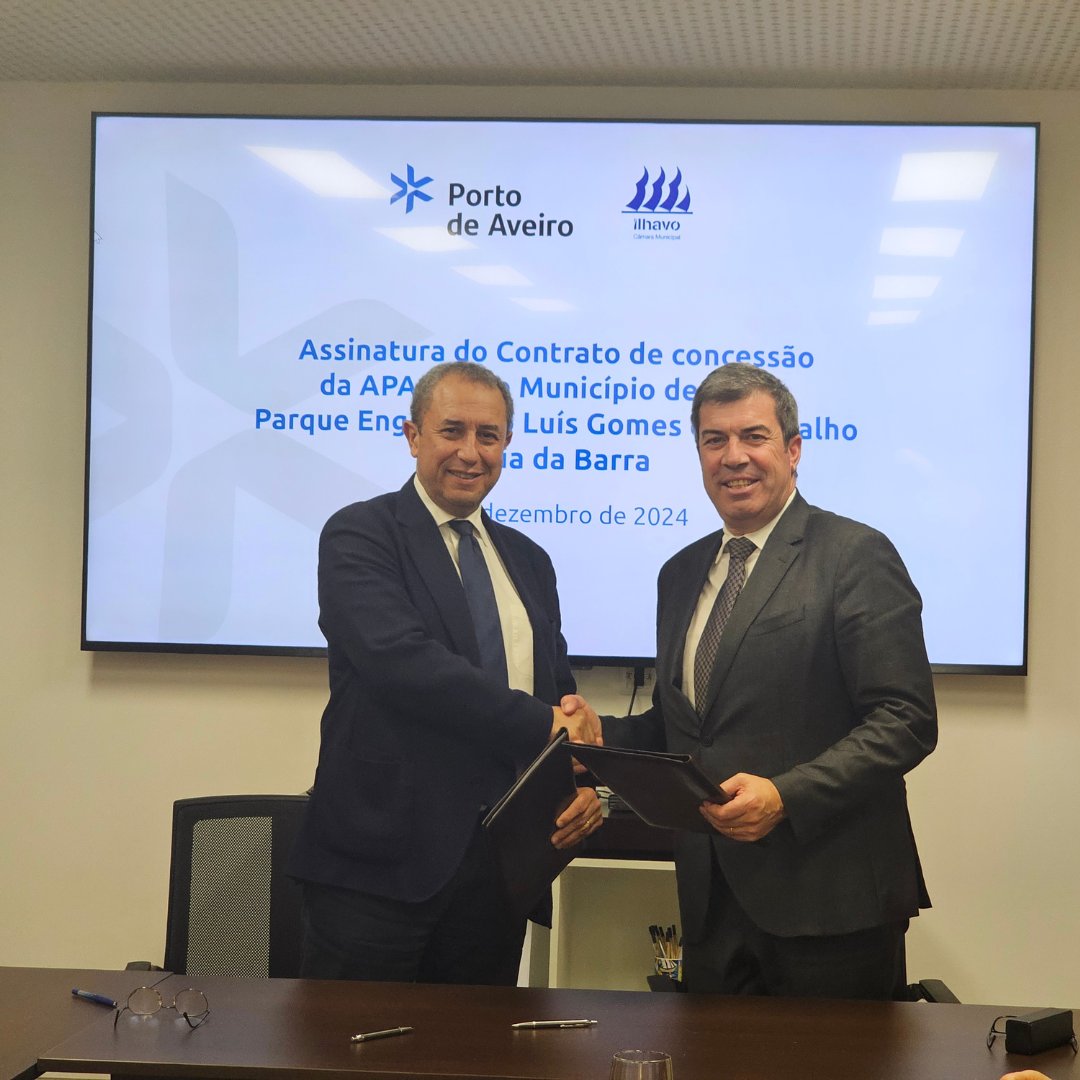 APA e Município de Ílhavo assinam protocolo para criar o Jardim Eng. Luís Gomes de Carvalho na Praia da Barra! 

Um espaço que vai unir comunidade, bem-estar, sustentabilidade e oportunidades de investimento.
Saiba mais 👉🏻 lnkd.in/dCiTfUt4

#SomosPortodeAveiro