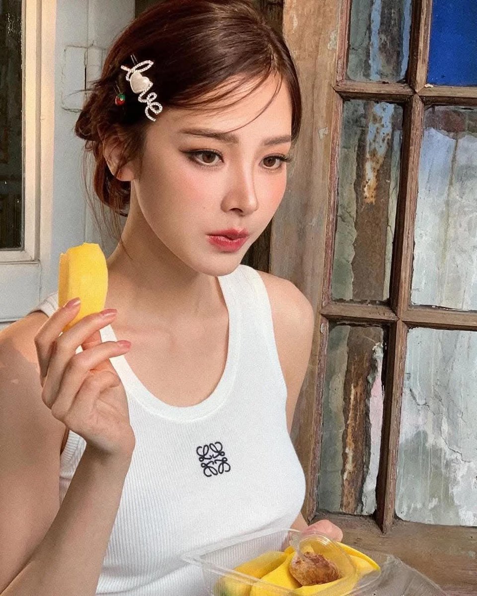 Pinkgrilyyy's tweet photo. เสื้อกล้ามดีเทลปักลาย LOEWE
เก่มาก เนื้อผ้าเป็นผ้ายืดร่อง ใส่สบาย
ระบายอากาศดี เป็นอีกไอเห็มที่สาวๆ ควรมี
ดีไซน์คลาสสิค ชิคๆ แบบน้อยแต่มาก
ทุกสีใสได้บ่อยและแมทช์ได้หลายลุคแน���นอน

แปะพิกัด https://t.co/ojnArwPIJb
แปะพิกัด https://t.co/Xt0adV6qB1
#เสื้อผ้าแฟชั่น #เทรนด์ทวิตเตอร์ https://t.co/prrM20M3yK