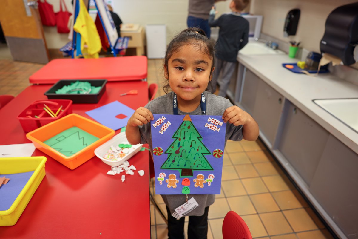 Students wrapped up the fall semester with creativity and joy! 🎁 Through holiday-themed play-based learning, they’re mastering fine motor skills while exploring the art of decorating and gift wrapping. ✂️🎄✨