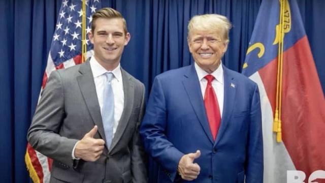 BadwiCrypto's tweet photo. 🇺🇸 ترامب يُعين بو هينس Bo Hines  مديرًا تنفيذيًا لمجلس الكريبتو!

خطوة جديدة نحو تعزيز دور العملات الرقمية في السياسة والاقتصاد الأمريكي. 🚀

#Crypto #Bitcoin #Blockchain #ترامب #العملات_الرقمية #cryptocurrency #BTC #كريبتو #بلوكتشين https://t.co/rO1obvT6Oa