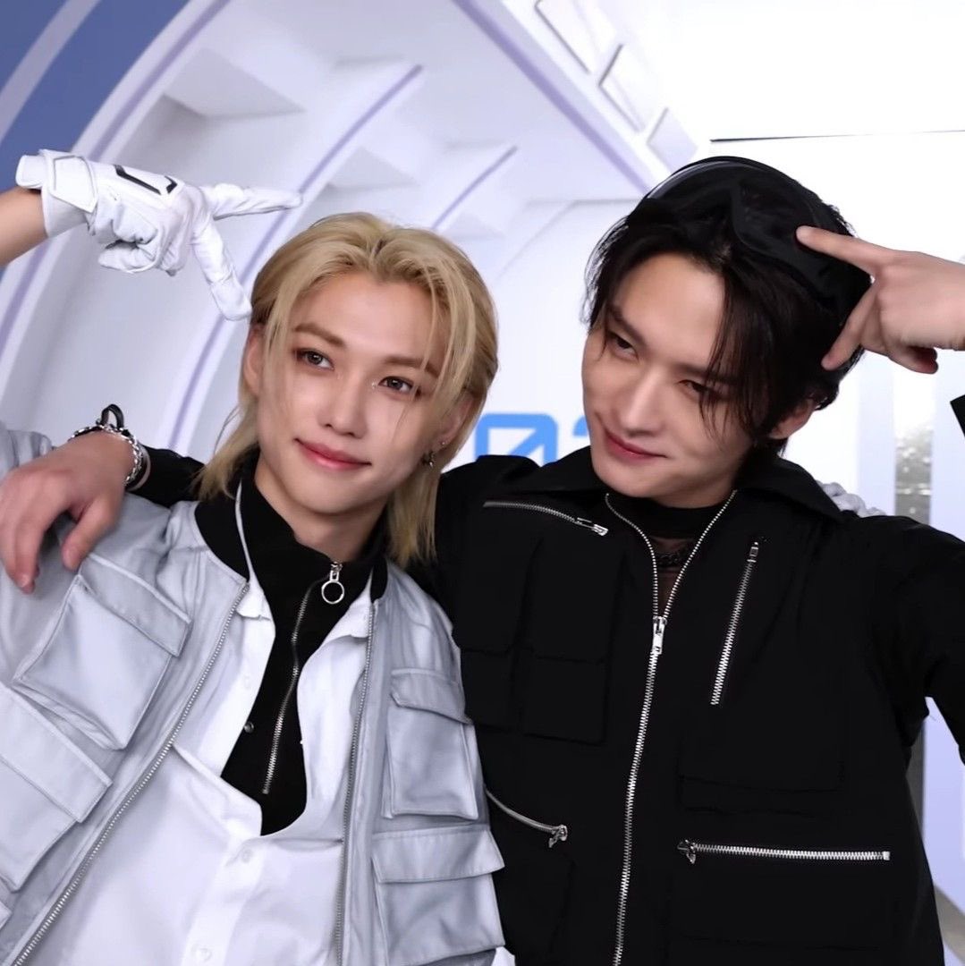 Find the prettiest girl,
Give her a whirl,
Right on down to the Ozdust Ballroom. ♡