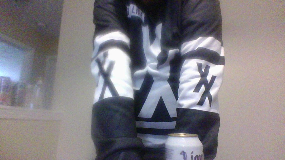 SGod77773711's tweet image. Be stoic like #MGK getting booed for #RapDevil