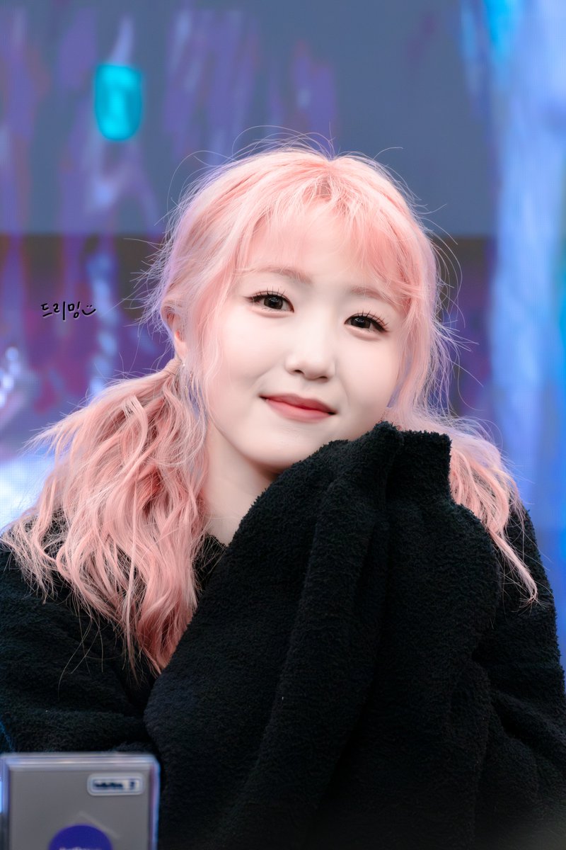 bbang_1006_'s tweet photo. 241222 세이마이네임 팬싸 토미

이케 귀여운데 분위기 뭐야..

#SAYMYNAME #세이마이네임
#HITOMI #히토미 #本田仁美 https://t.co/v4cMe30de2