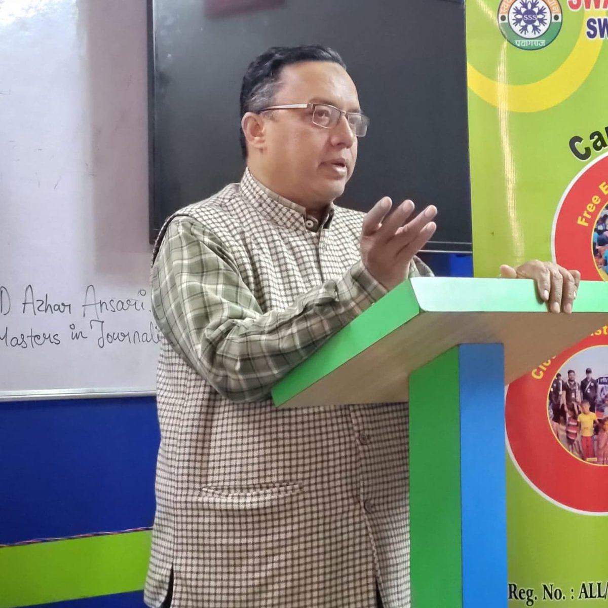 SSS_swadesh_NGO's tweet photo. "'SSS Talks' 💫✨Another successful talk.🙌
proudly presents another enlightening session! Dr. MD Azhar Ansari Sir🙏
#sss_talks #prayagrajcity #sssngo #TEAM_SSS #swadeshsevasansthan https://t.co/uOn1AF9Mq3