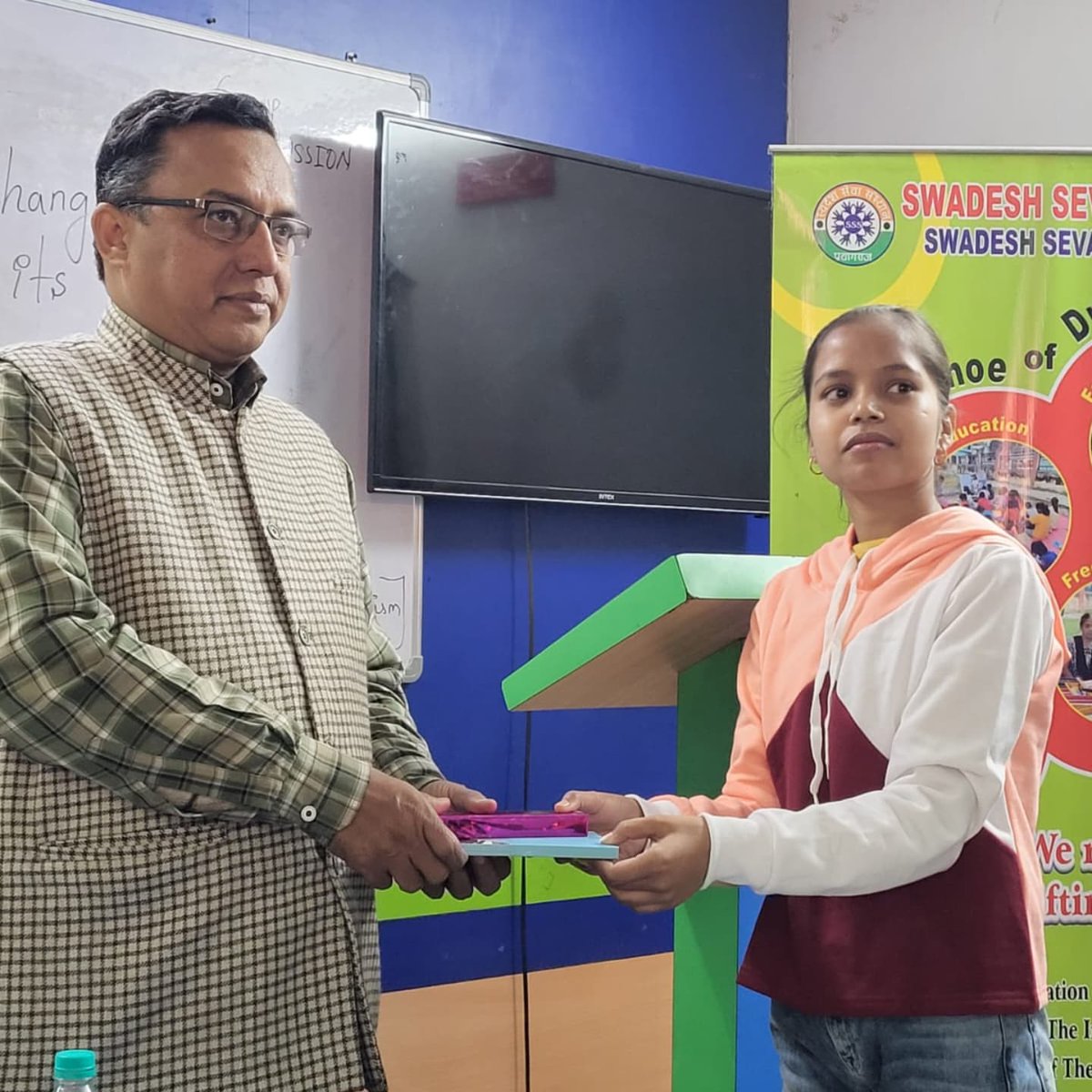 SSS_swadesh_NGO's tweet photo. "'SSS Talks' 💫✨Another successful talk.🙌
proudly presents another enlightening session! Dr. MD Azhar Ansari Sir🙏
#sss_talks #prayagrajcity #sssngo #TEAM_SSS #swadeshsevasansthan https://t.co/uOn1AF9Mq3