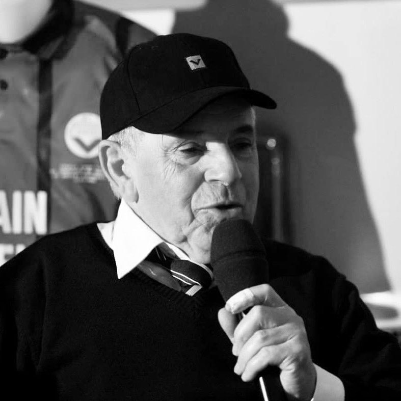 Lettre à Pierrot...

1/8 - Il y a des hommes et des femmes qui comptent plus que d’autres dans une vie. Pierrot Labat fait partie de cette catégorie. Il a marqué des générations de footballeurs et une génération de footballeuses.