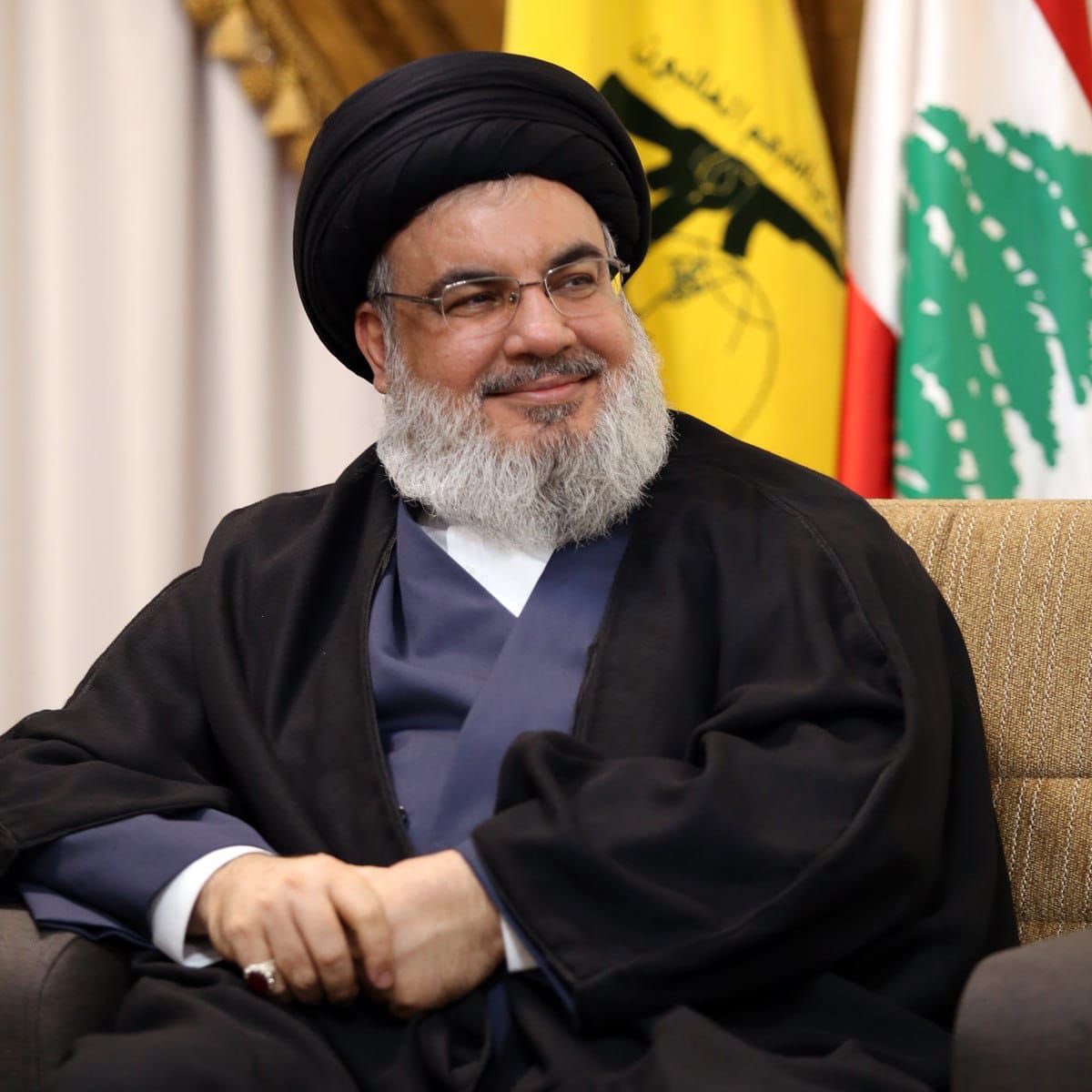 رغم انف الحاقدين .. 
لن يرحل من كان نهجا وخلّف اجيالا تصدح بصوته وترفع اصبعها كل حين…

#نصرالله