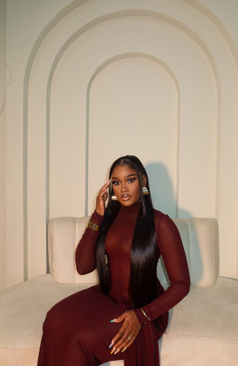 Official_CeeC's tweet photo. Serving looks with little stress involved 😩😌🤣💗 https://t.co/nlZF0141oN