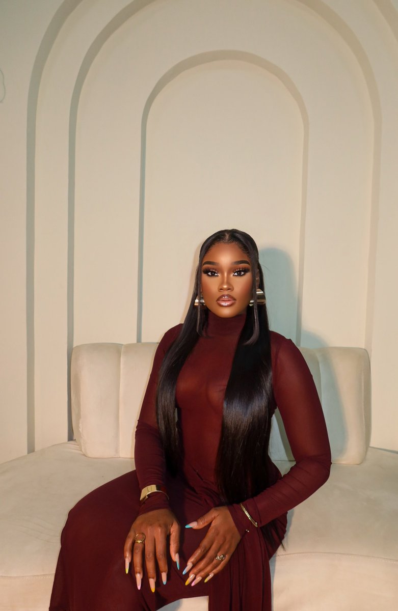 Official_CeeC's tweet photo. Serving looks with little stress involved 😩😌🤣💗 https://t.co/nlZF0141oN