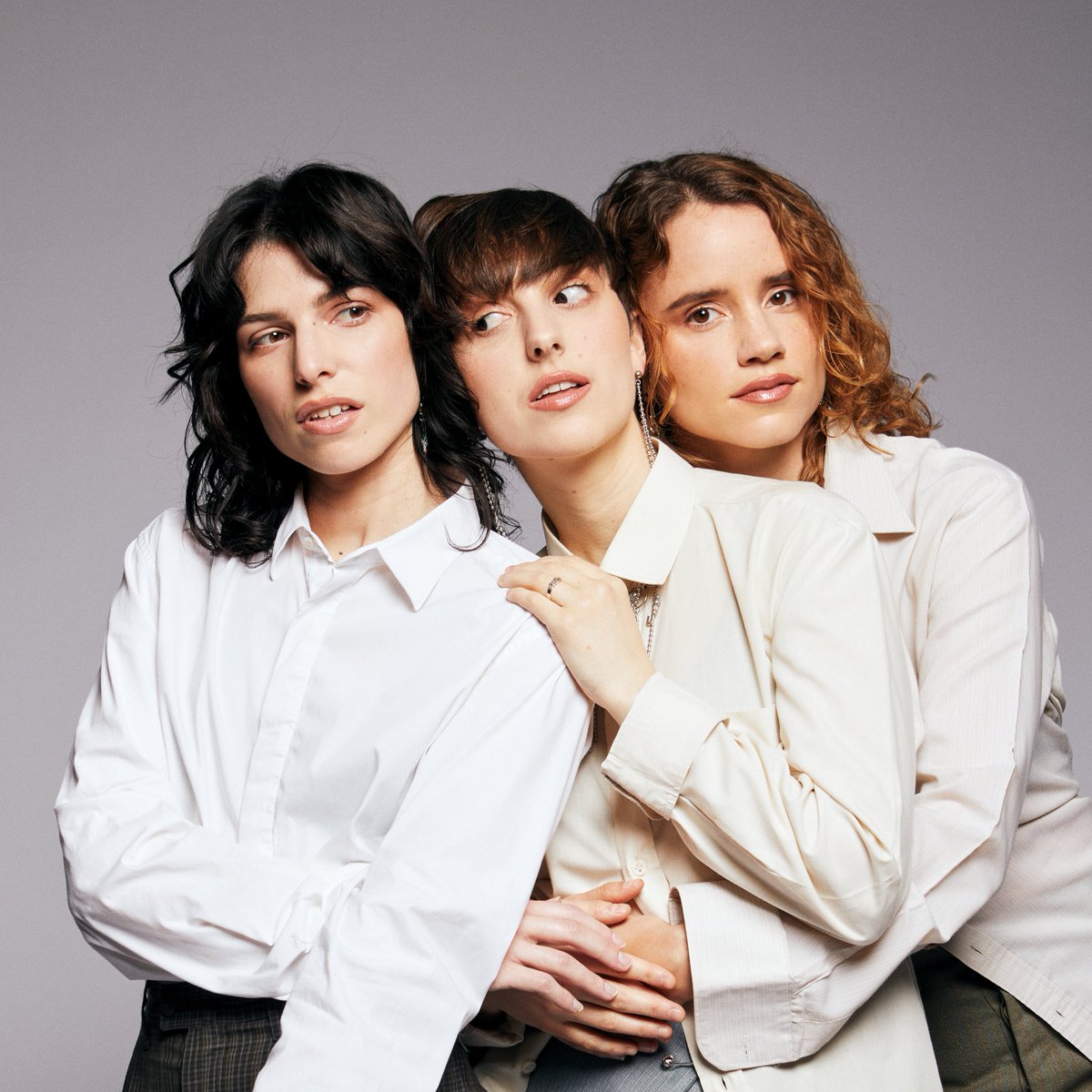 SalaNauB1's tweet photo. 🥳 Bon any 2025!
Si encara us falta algun regal de Reis, recordeu que el 18 de gener tenim el concert de @thecrabapples i el 24 de gener el de #Standstill. 🎶 Uns concerts perfectes per començar l'any amb energia!

🎟️ Entrades a la venda a: https://t.co/919riwcOyz https://t.co/bEO7J20JSp