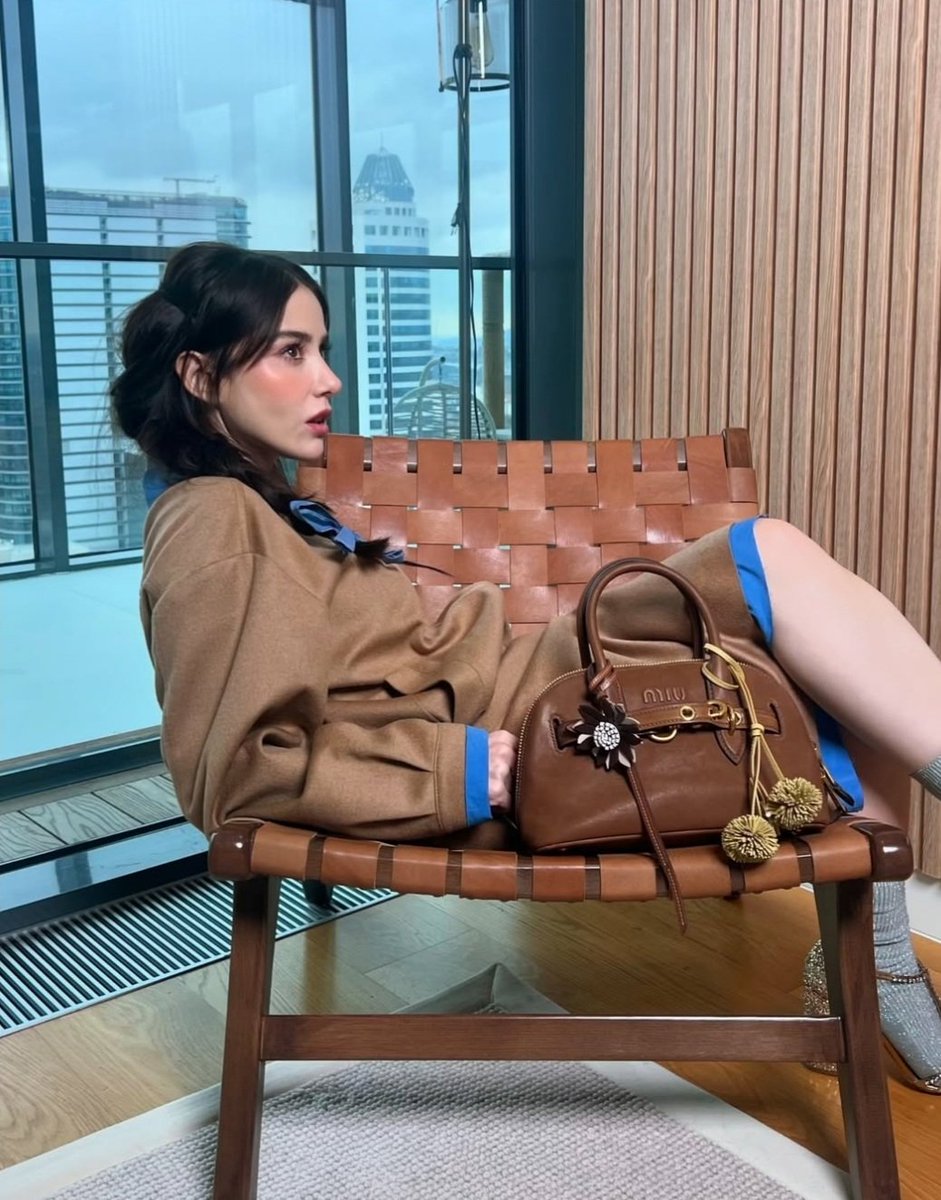JulyaRinMar's tweet photo. #ÖzgeGürel
👜 🤎 https://t.co/lR5m6KtPX7