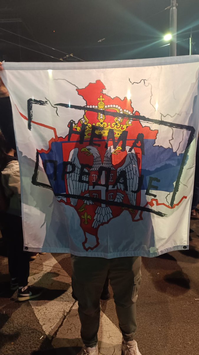 serb_1244's tweet photo. Доказ о синоћњем протесту, чист показатељ да су студенти национално освешћени и да не верују ни лажно-патриотској, криминално-корупционашкој власти, али ни прозападној опозицији. https://t.co/MGx1P44HUm