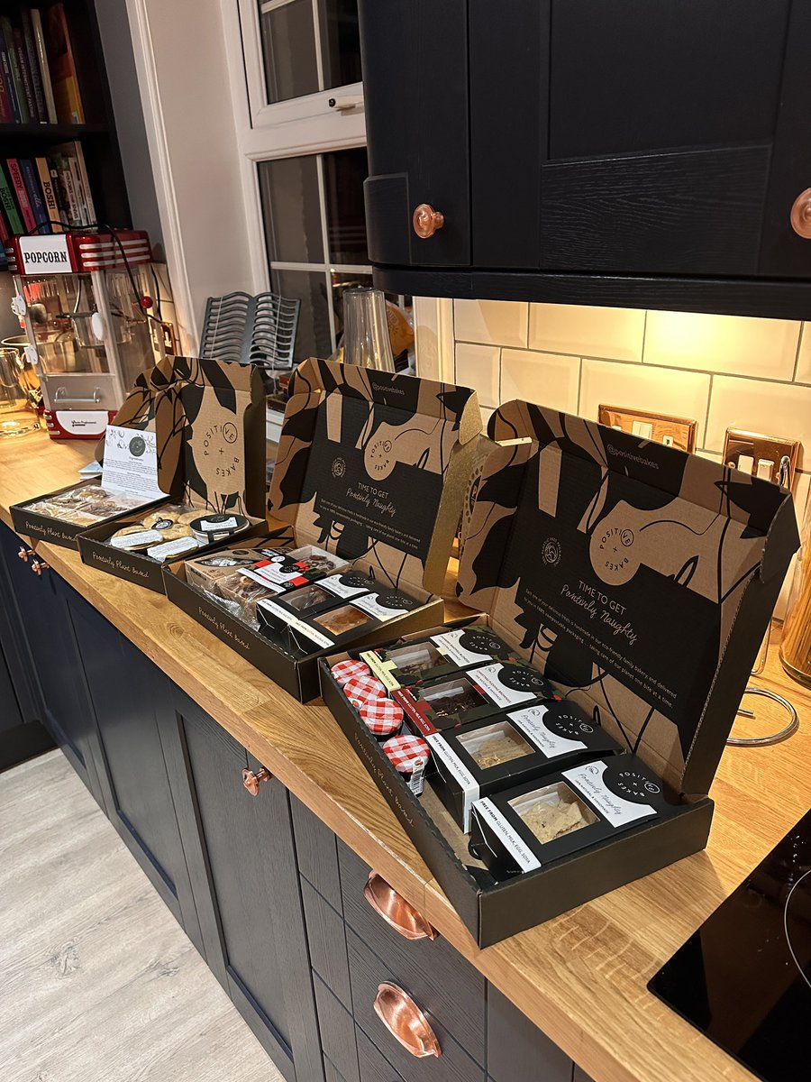 AlisonBurnsJazz's tweet photo. We have just received an abundance of vegan cakes from @positivebakes sent by a dear friend. Oh my …. If anyone is passing by please pop in and help us! 
#VeganCakes #Vegan #NoPalmOil 💚 https://t.co/aLTxD8NvqD