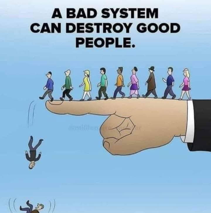 اذا أردت ان تتعرف على الحاكم الذي يخدم شعبه
فانظر الى ميزانية التعليم والصحه في بلده
واذا اردت  ان تتعرف على الحاكم الذي يسرق شعبه
فانظر الى ميزانية الأمن والجيش  وبناء القصور 
فالذي يخدم شعبه← يحميه الشعب
والذي يسرق شعبه يحميه← الأمن  والجيش  والمخابرات
الفاسدون لن يبنوا وطنا