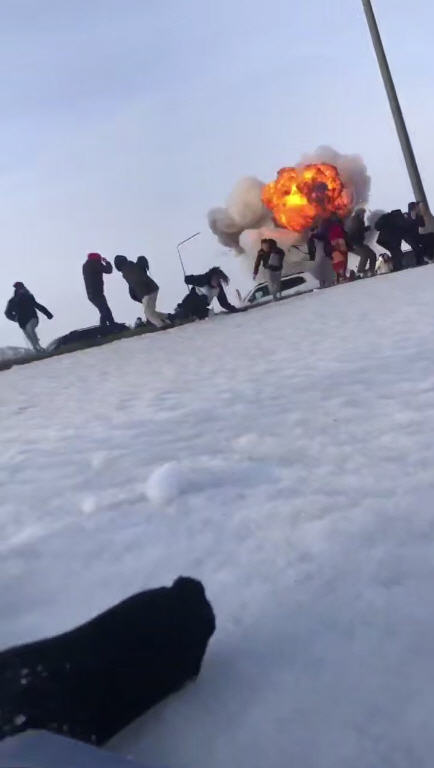 Viento_Este's tweet photo. El gran incendio de cada día en Rusia.
Yelábuga /Alábuga, Rep. de Tartaristán.
Explota un almacén con repuestos de fuselajes, motores, sistemas de navegación y cámaras termográficas para "Shahed-136".
#Ucrania #GuerraEnUcrania #Ukraine #UkraineRussiaWar #MundoRuso #russianworld https://t.co/EoSEzbQTq3