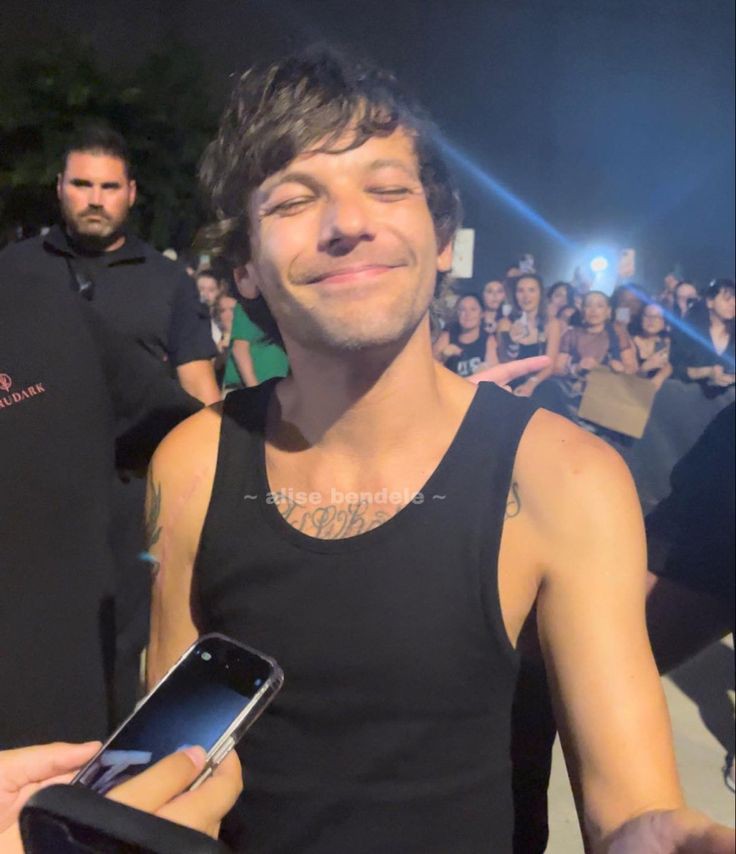 LOUISARCHlVE's tweet photo. tomorrow is his day ❤️ https://t.co/gfjpo3irYE