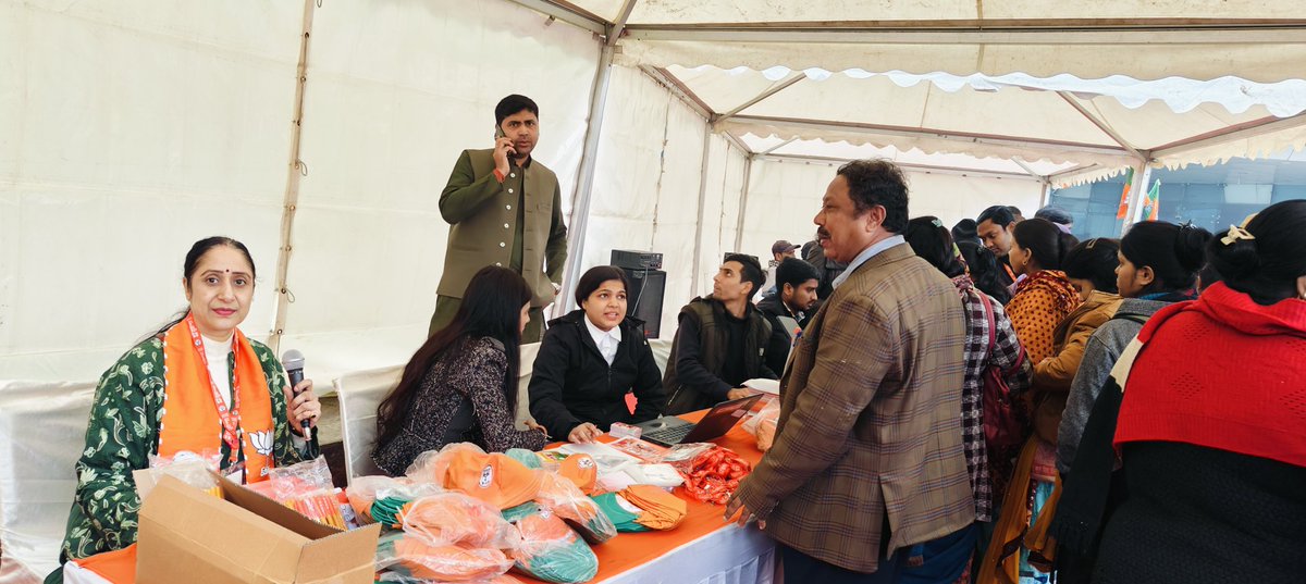 SumritiKumar's tweet photo. @BJP4Delhi  की ओर से तालकटोरा स्टेडियम में आयोजित झुग्गी बस्ती युवा रोजगार मेला में रहना हुआ और अपना योगदान दिया #BjpRojgarMela
@highlight @PavanRanaRSS
@JPNadda @AmitShah @DO1IND @ManojTiwariMP @dineshpratapbjp @mesanjaytiwari @RamvirBidhuri @santoshojha @Virend_Sachdeva https://t.co/lNlUHVDozY