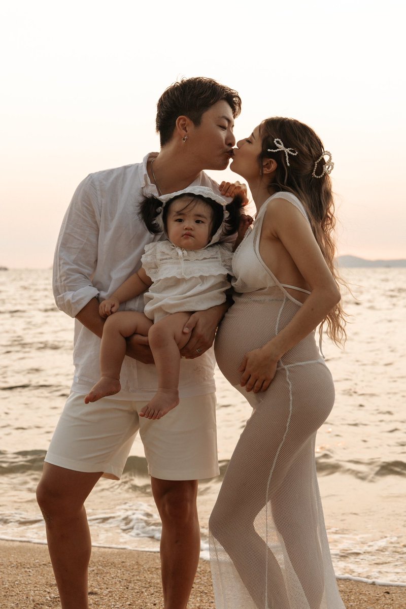 【ご報告】
再来週産むことになりました！

皆様いつも応援ありがとうございます。
この度、第二子を授かりました。

いつ発表しようか迷ってて
気づいたらまたでべそなりました爆笑
しかも再来週出産って言うめっちゃギリギリの報告

大切な家族もう1人生まれてくるなんて