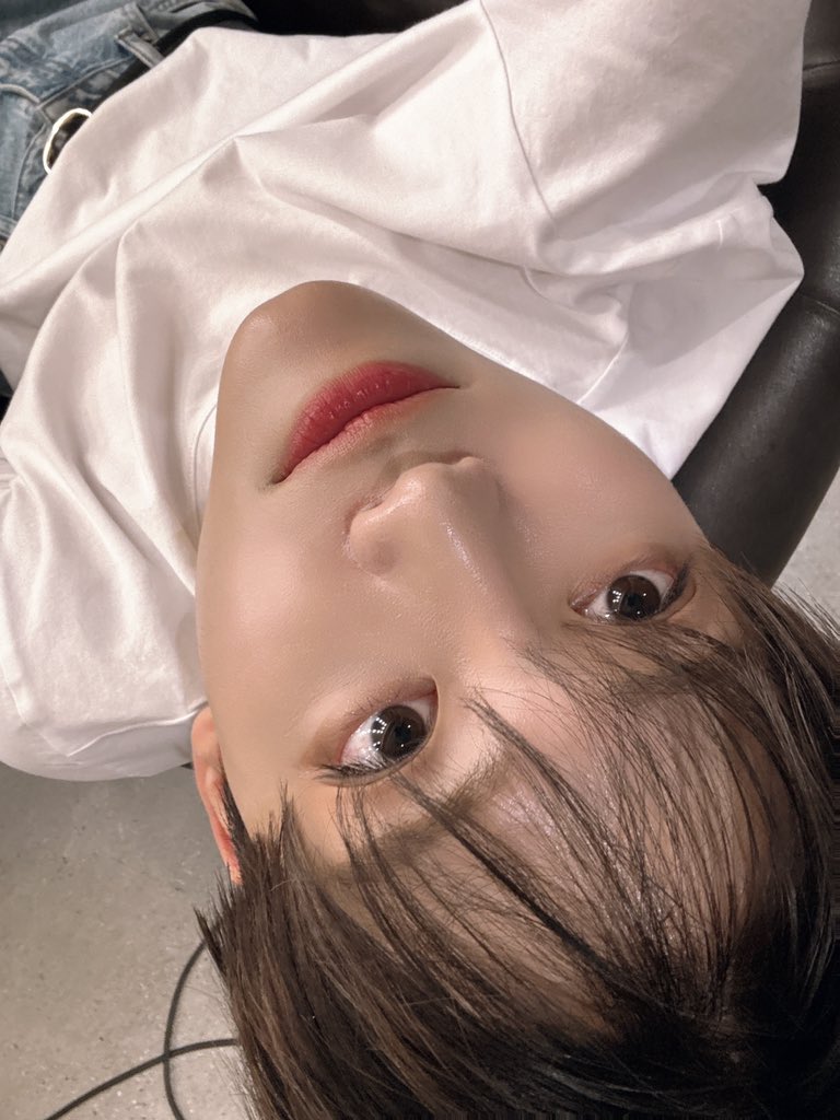 mcdtournesol's tweet photo. เซลฟี่จากแจมิน ตาแป๋วมากอะ 🥺🥺🥺🥺

🐰 เซลฟี่แบบกลับหัว คุคุคุค https://t.co/LUj1jrdGu9
