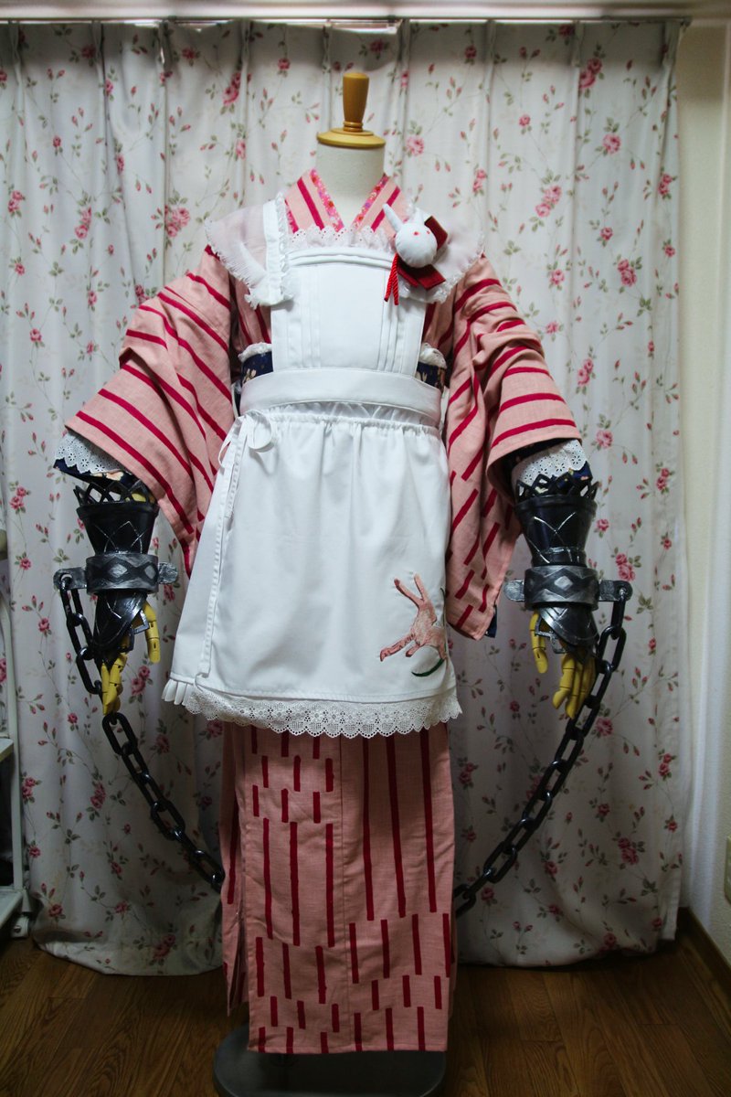 pxylt's tweet photo. 【コスプレ】リバース：1999の五色月の衣装を作成しました。

「この手枷は一生外せない」拘束具なので手枷つけたまま全パーツ着脱できます。着物の下側全部スナップボタンでエプロンはマジックテープで外せる https://t.co/U9c6JMN73R