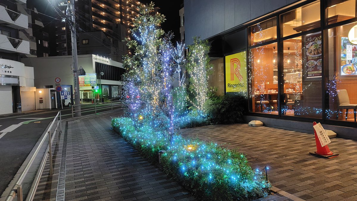 Yuu202211a's tweet photo. #川越駅
#東武東上線
#川越線
#UPLACE
#イルミネーション
今日は仕事終わって晩ごはん食べてから川越のルミネにあるZoffに行ってレンズの交換を頼んできました。ついでにUPLACEのイルミネーションを見てきました。いつかここで投稿してはいるのですが、今回は違う角度と違う場所も撮ってみました。 https://t.co/E1vsLly8hl