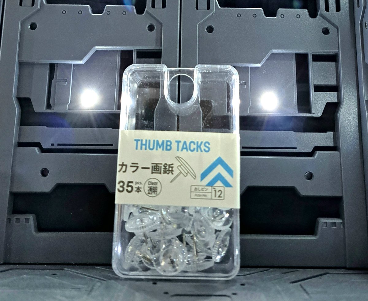 ダイソーに行ったら、まさかの壁掛けのディスプレイケースが入荷してた