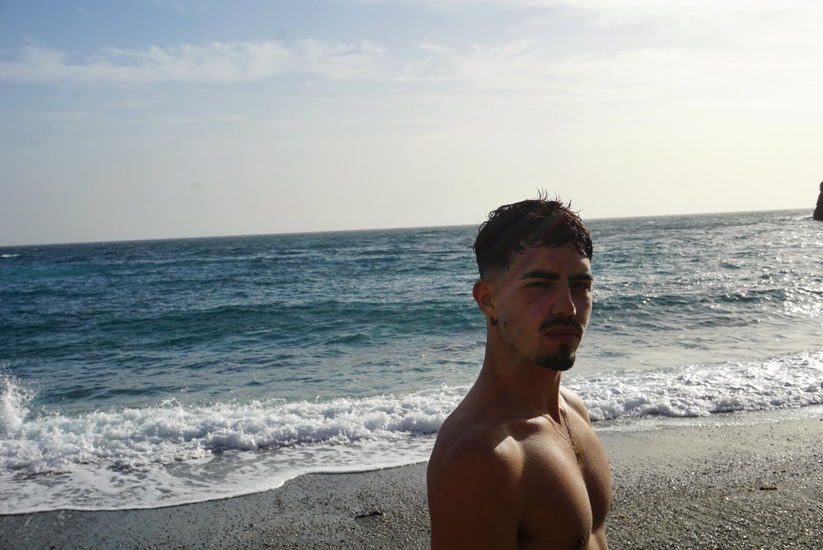 jvanillan's tweet photo. en la playa pero en diciembre https://t.co/iEIWVf0w0Z