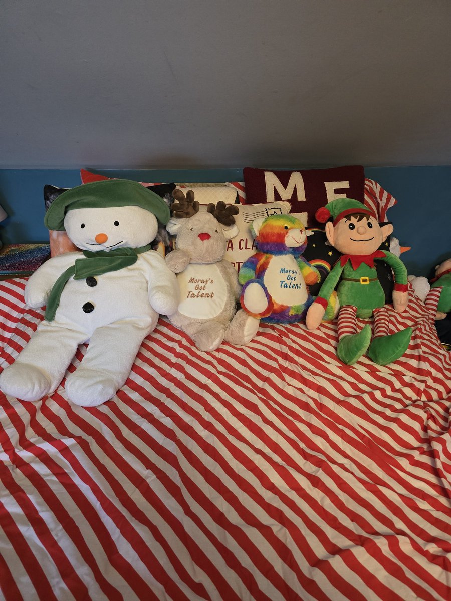 Roxie &amp; Sparkle took Rosie to meet the snowman