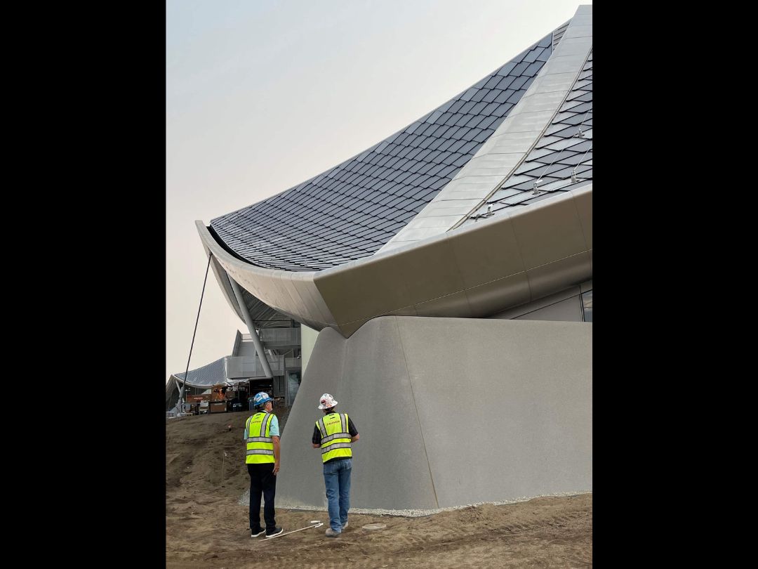 azahner's tweet image. Did you know that Zahner&apos;s Angel Hair® Stainless Steel was used at Google&apos;s Bay View Campus to create an inspiring canopy, providing an abundance of natural light and outdoor views? Learn more: bit.ly/41HhvM6 #stainlesssteel #architecture #metalarchitecture #canopyroof