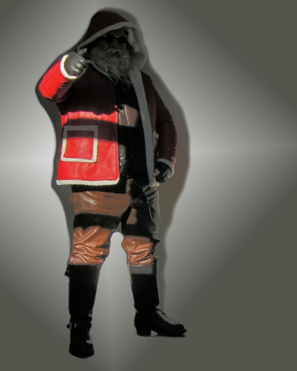 MaskdBigBadBear's tweet photo. Biker Santa wants you.
#siliconemask #leathersanta #leatherbear https://t.co/nbBDVZp3Jc