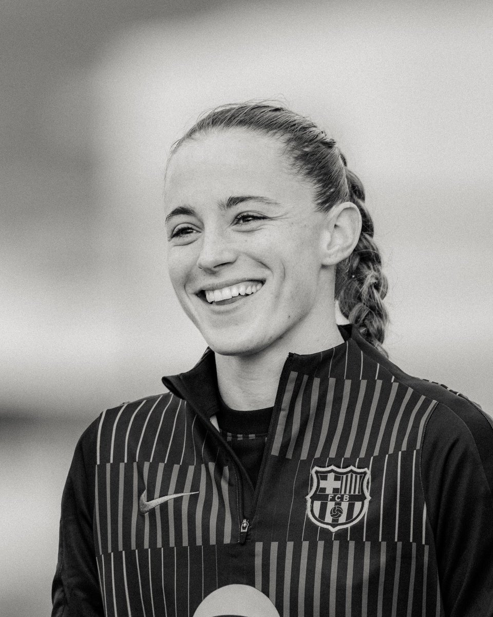 ciracussa's tweet photo. ⚽️ Copa de la Reina 

🔴🔵  Calentamiento del @FCBfemeni https://t.co/4dantCjYPk