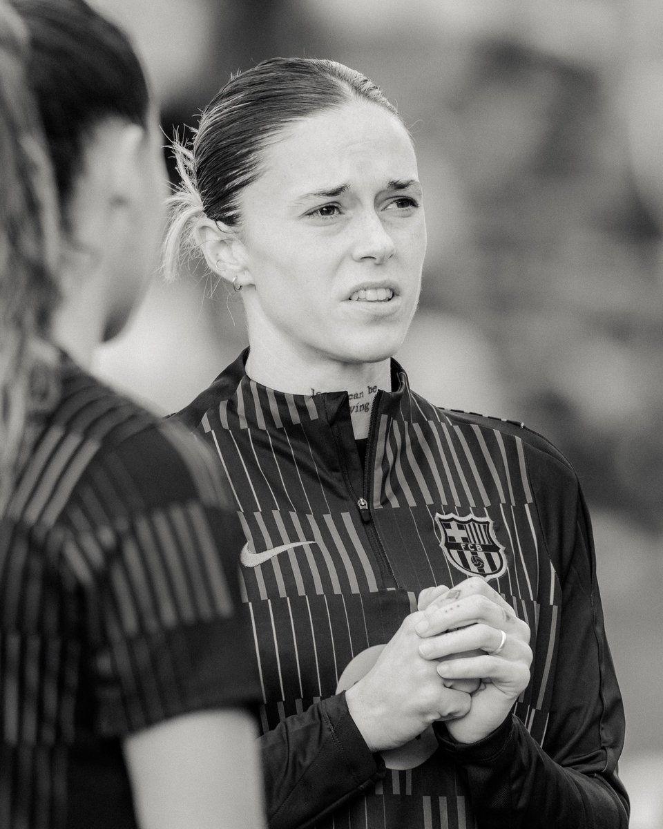 ciracussa's tweet photo. ⚽️ Copa de la Reina 

🔴🔵  Calentamiento del @FCBfemeni https://t.co/4dantCjYPk