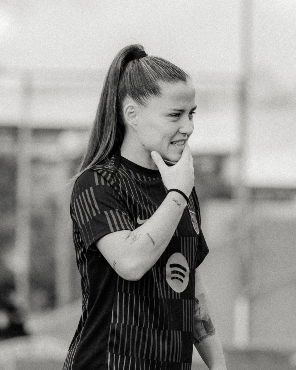 ciracussa's tweet photo. ⚽️ Copa de la Reina 

🔴🔵  Calentamiento del @FCBfemeni https://t.co/4dantCjYPk