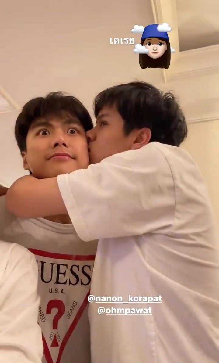 oninlv's tweet photo. pantes ya gue dari pagi tuh, "tgl 23 ada apa ya, siapa yg ulang taun hari ini??? INI HARI APA?!!!!" gitu, ternyata 3 taun lalu ada momen menggemparkan di dini hari 😇

[ #OhmNanon #โอมนนน ] https://t.co/wfagPu8BJB