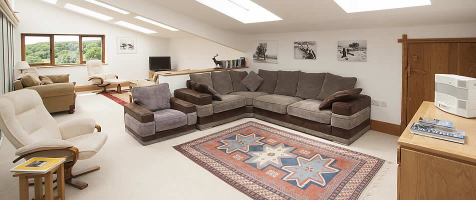 TheHolidayCots's tweet photo. The Barn at Lower Harton Farm sits in 16 acres of breathtaking Devonshire countryside.
🛏️ Sleeps 1-10
https://t.co/OmXjFGE2X8
#TheBarn #LowerHartonFarm #Devon #Escape #Dartmoor #Adventure #Countryside #NewtonAbbot #GWRMuseum #ComptonCastle #StoverCountryPark #ExeValleyWay #BBQ https://t.co/5M93JYNEZO