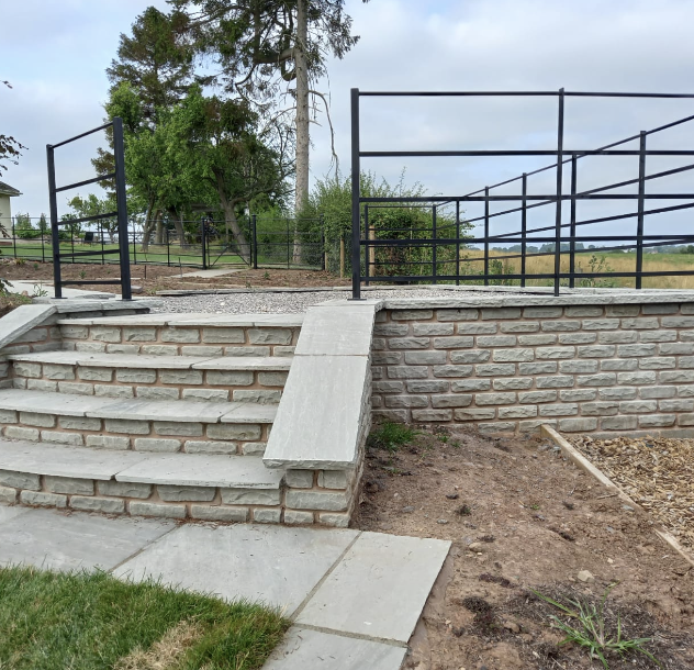 ttc_ironwork's tweet image. Our fence can be installed into patio or raised brick walls. The team carefully drill into the stone to install the posts before the rails are added.

#fence
#raisedfence
#seatingarea
#patio
#gardendesgin
#thetraditionalco