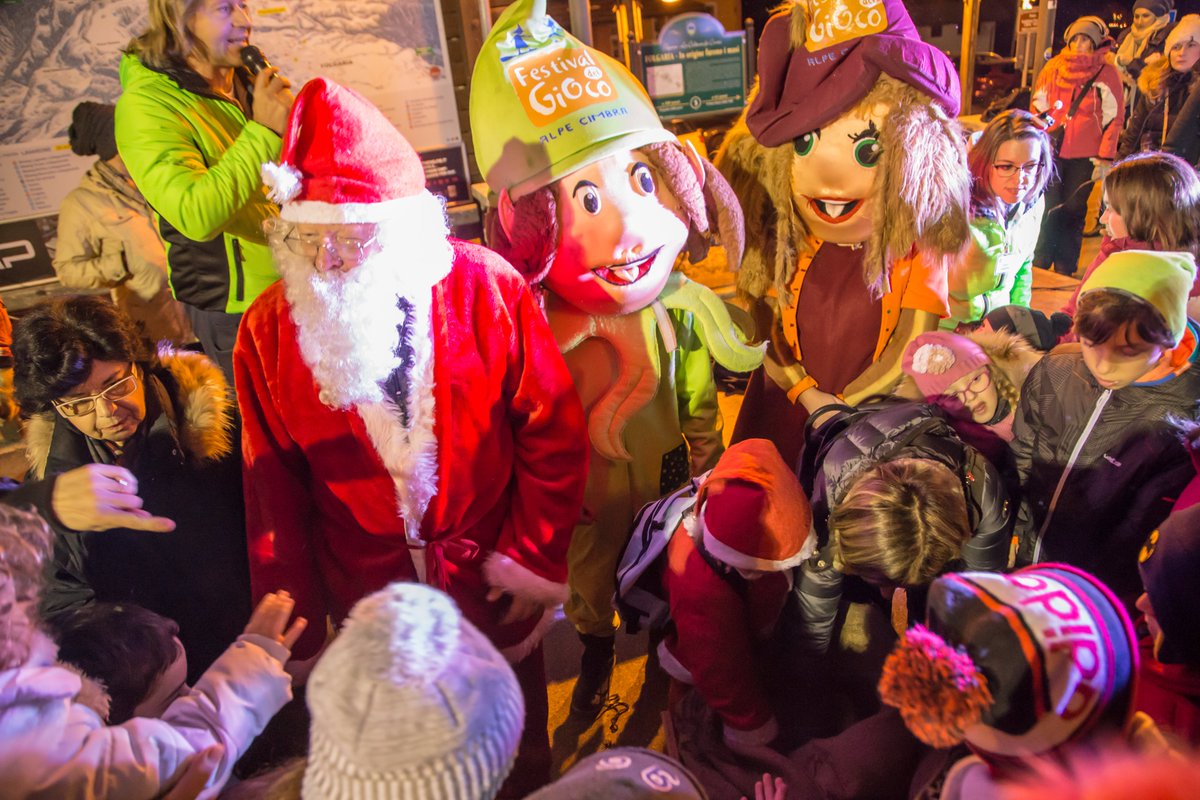 AlpeCimbra's tweet photo. 🎅✨ Il 25/12 Babbo Natale arriva nel centro città!

📍 Ore 17.00: Partenza dall'Hotel Alpino
📍 Ore 18.00: Baby dance e regali per tutti i bambini in Via Colpi davanti all'Info Point 🎁🎶
Non mancate! 🥳🎄 #Natale #Eventi #BabyDance https://t.co/QRW2Hjjffy