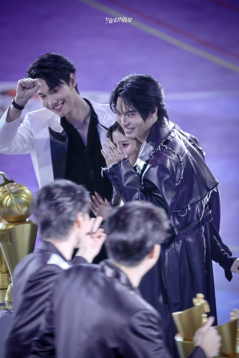 palette001030's tweet photo. 241221 

Bro！🫵🏻🤭

#GMMTVStarlympics2024
#winmetawin #hirunkit_ #dew_jsu #primiily 
@winmetawin @Hirunkit_ @dew_jsu @primiily1_ https://t.co/nqDmrSHbf9