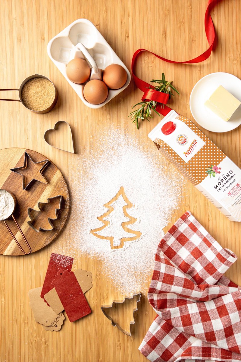 Gracias por dejarnos ser parte de tus recetas, tus sobremesas y esos "¡prueba esto que me quedó buenísimo!"💛. Feliz #Navidad, llena de alegría y risas que duren hasta el 2025🎅.

🥂 Que tus propósitos sean tan jugosos como un bizcocho hecho con cariño. 🙌🏼
#Azucarera