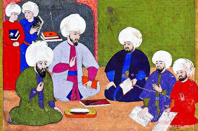 neyikaybettik's tweet photo. Bir adam Buhârî dersi yapan hoca'ya:

"Batıda insanlar ay'a ulaştı, sen hala Buhârî şerhi yapıyorsun!" Der.

Hoca'nın cevabı:

"Mahluk mahluka ulaşmış, biz Hâlık'a ulaşmak istiyoruz. Lakin aramızda müflis olan bir tek sensin. Ne onlarla ay'a ulaştın, ne bizimle Buhârî okudun." https://t.co/NLSeECBNGG